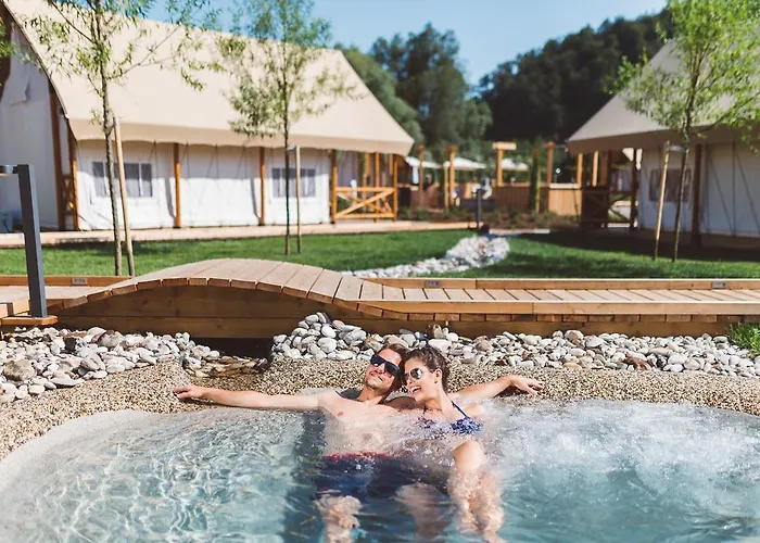 Glamping Olimia Adria Village 博德森特克